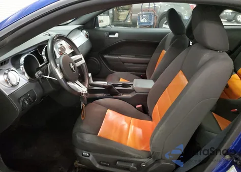 2005 Ford Mustang z USA, uszkodzony, nr VIN 1ZVFT80N555104888